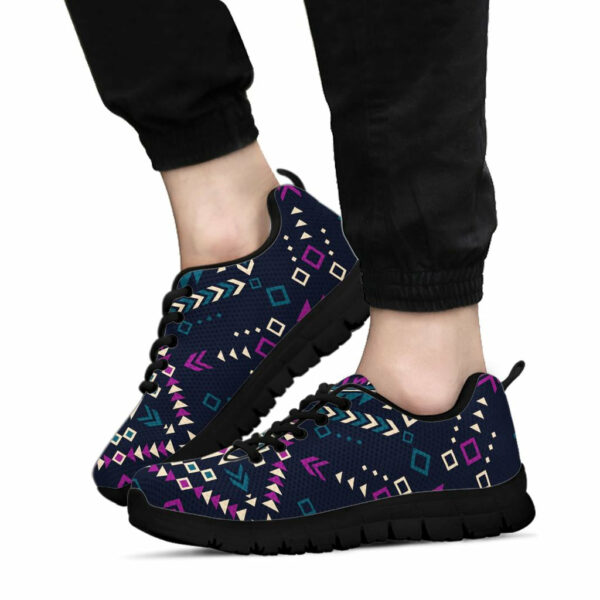 gb nat00565 dark color pattern sneaker