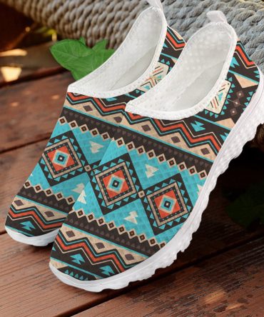 Tribal Line Shapes Ethnic Pattern Mesh Shoes