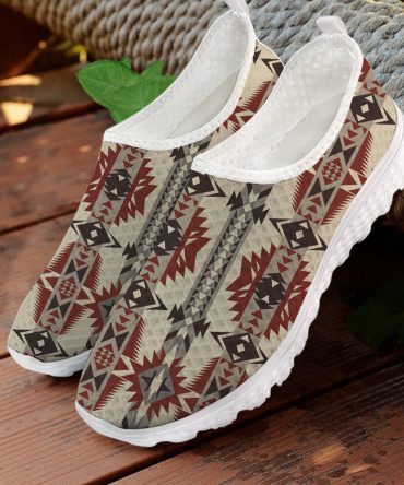 Geometric Seamless Pattern Mesh Shoes