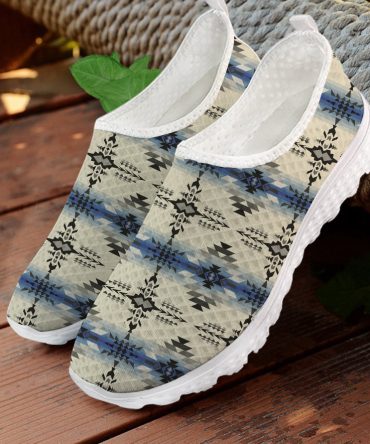 Seamless Geometric Pattern Mesh Shoes