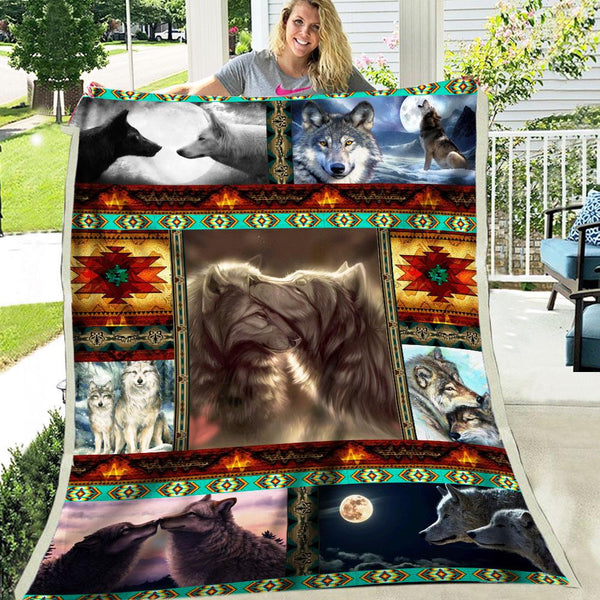Native Loving Wolves Fleece Blanket - Image 3