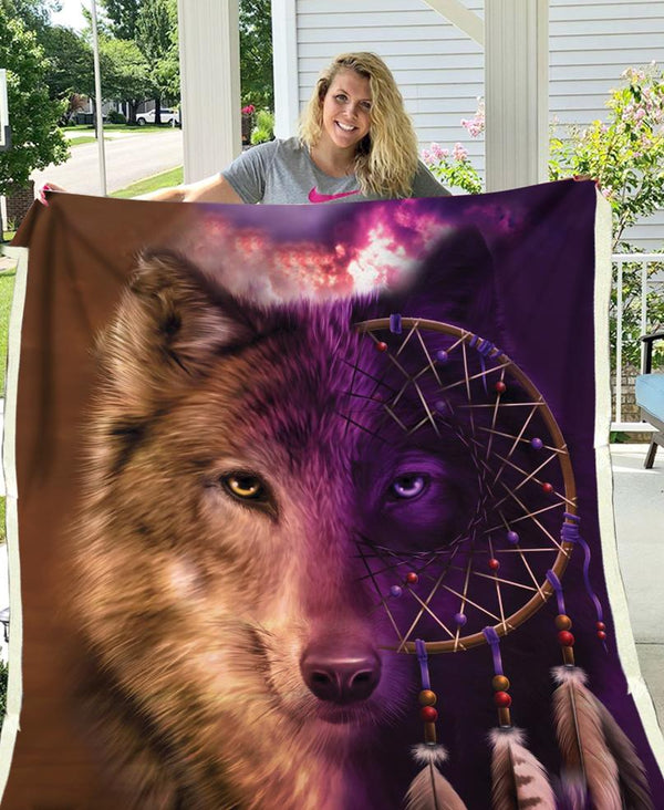 Wolf Native Fleece Blanket - Image 3
